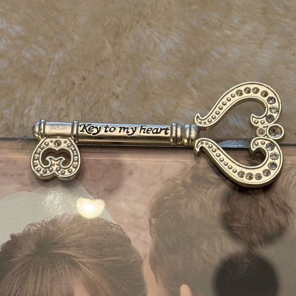 5 X 7 Beveled glass easel Photo Frame Key heart Wedding Anniversary love - Picture 4 of 10